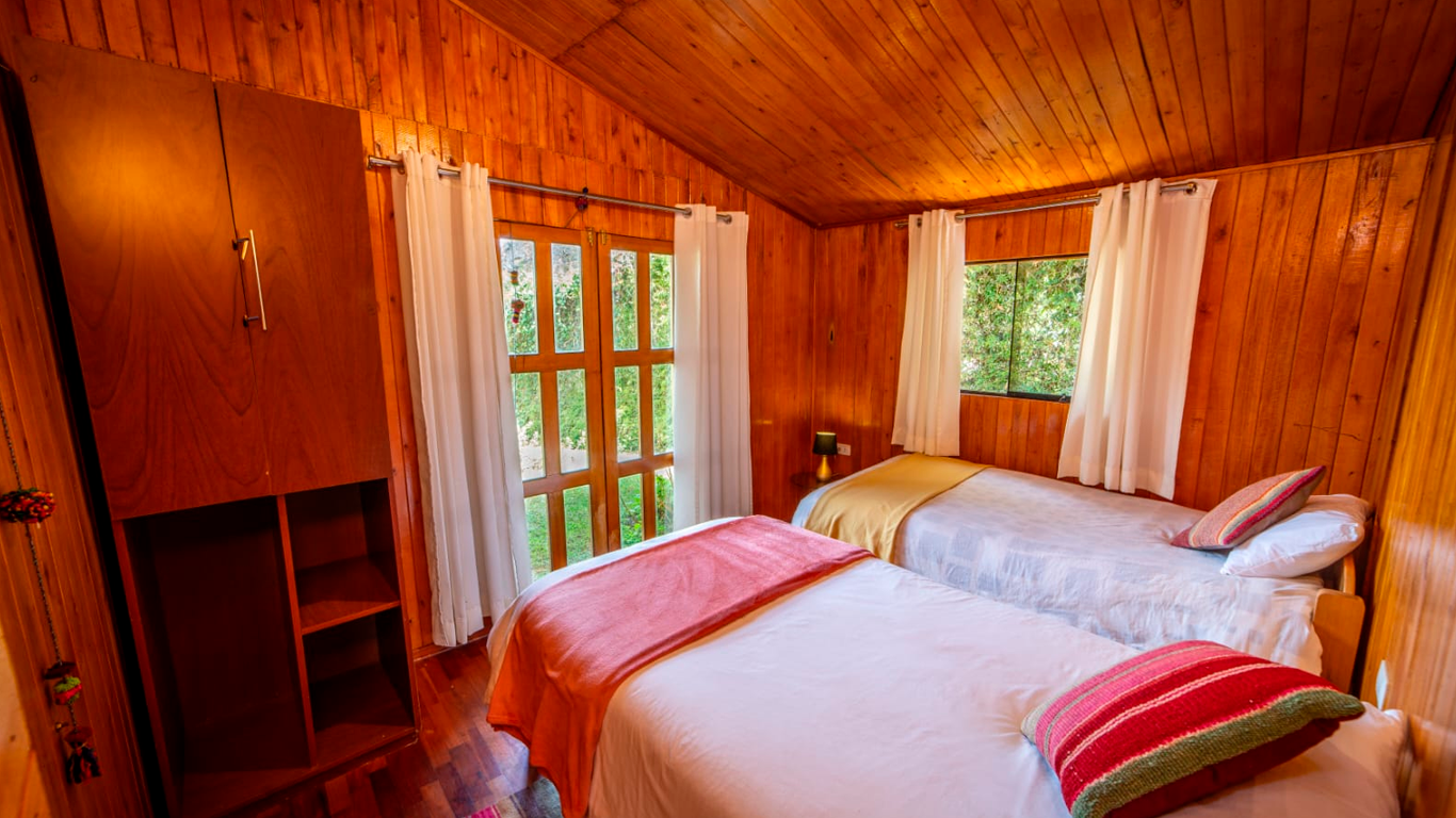 Interior acogedor Cabaña Deluxe Mística 1